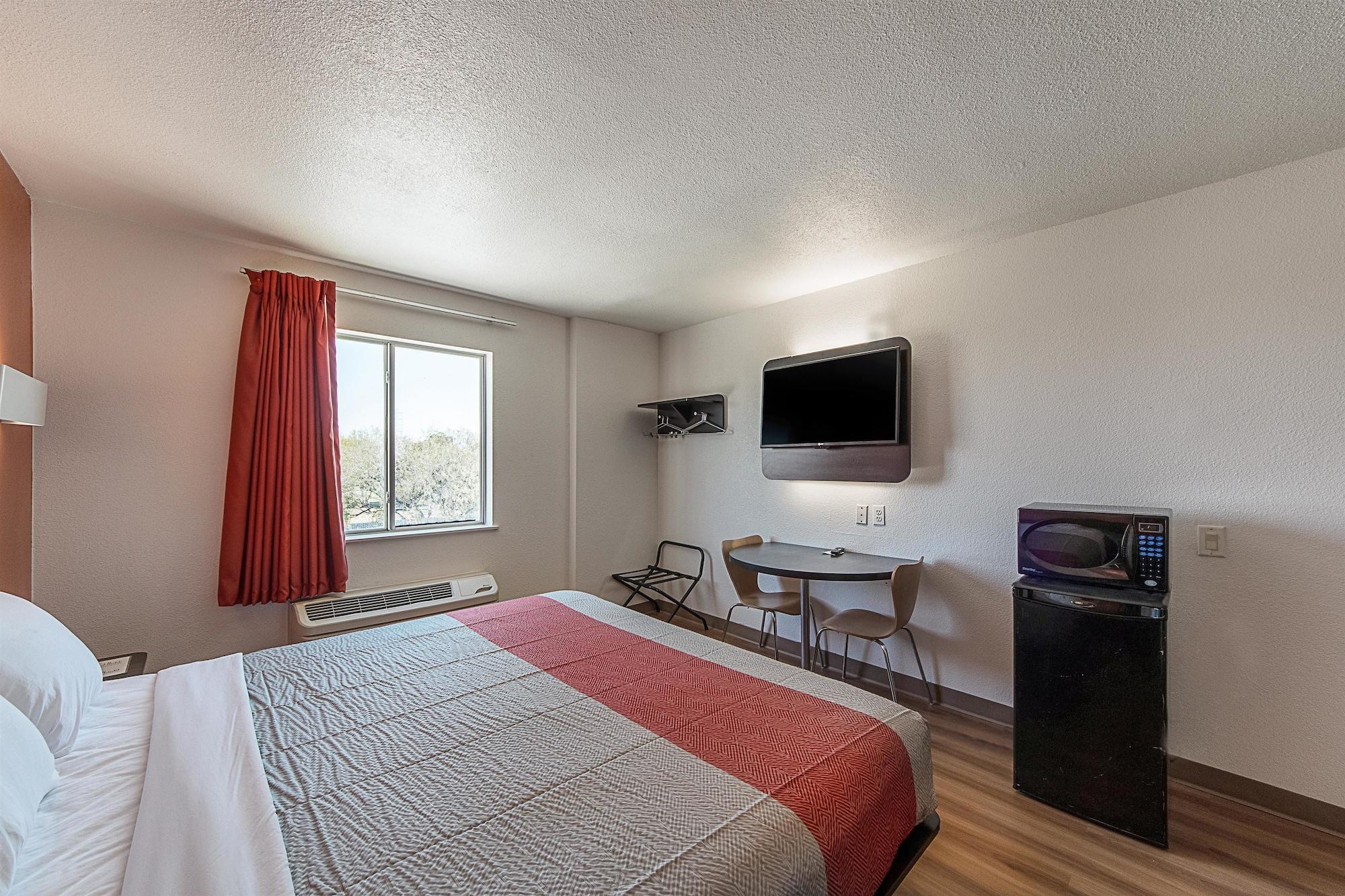 Motel 6-San Antonio, Tx - Downtown - Alamo Dome Exterior photo