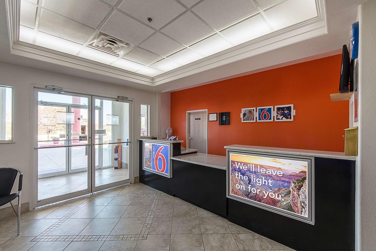 Motel 6-San Antonio, Tx - Downtown - Alamo Dome Exterior photo