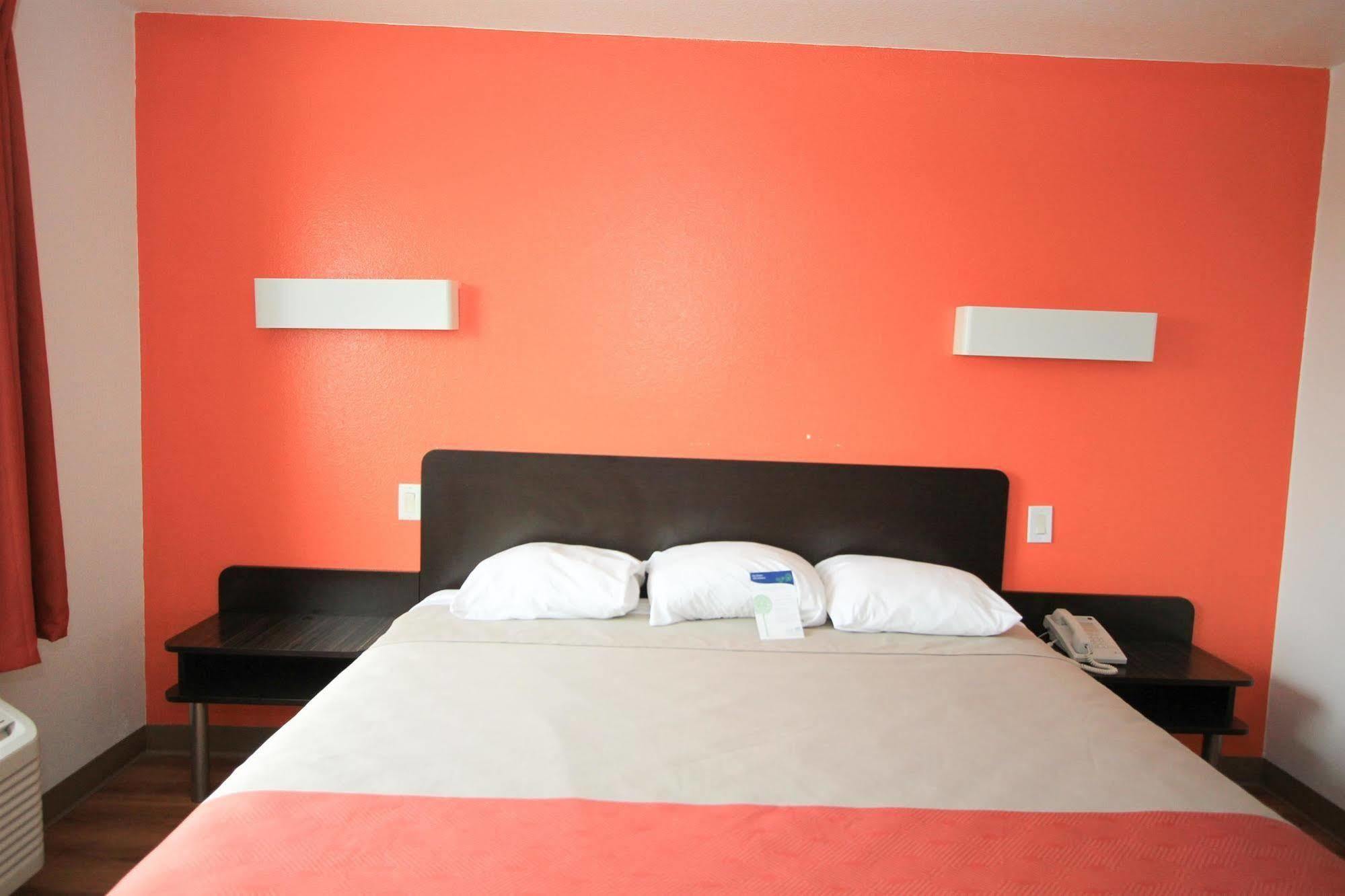 Motel 6-San Antonio, Tx - Downtown - Alamo Dome Exterior photo